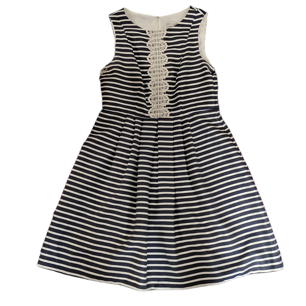 Signature by Robbie B Bee Stripped dress Size 8
